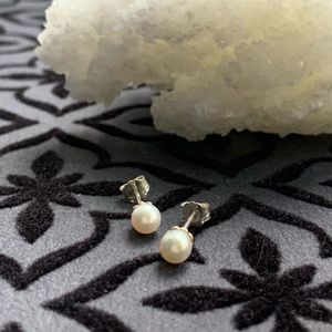 Mini culture pearl with 14K gold post earrings